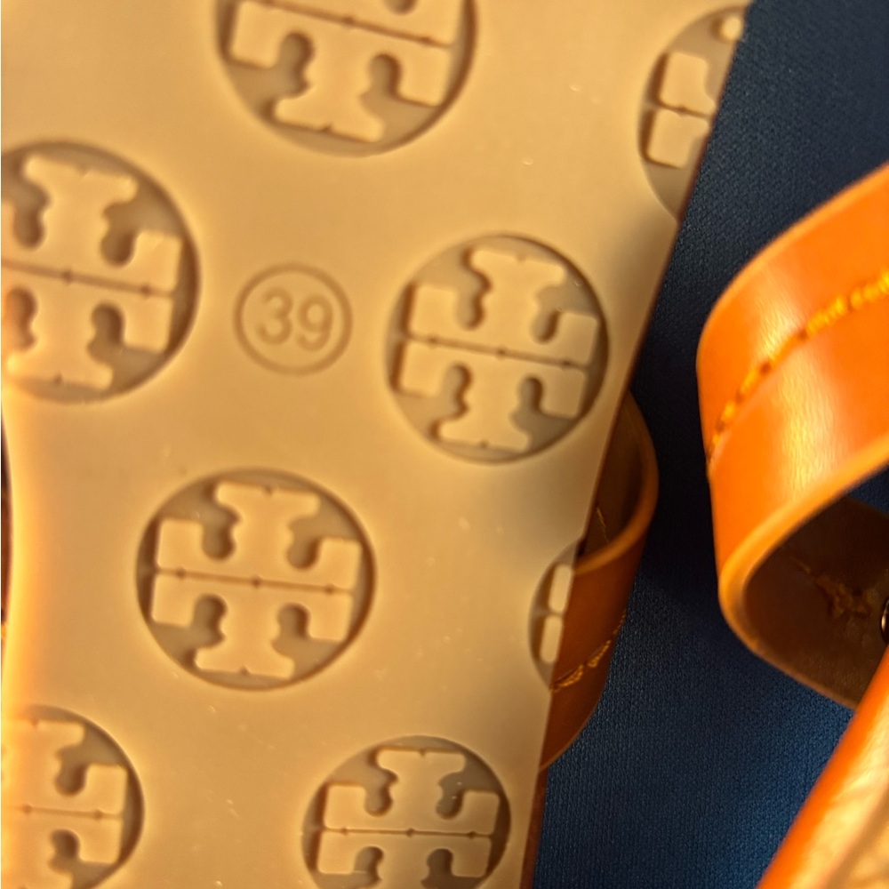 Tory Burch stylish Brown Women's Sandals. Size 39 same as US 8, 8.5, or 9. - Picture 5 of 5